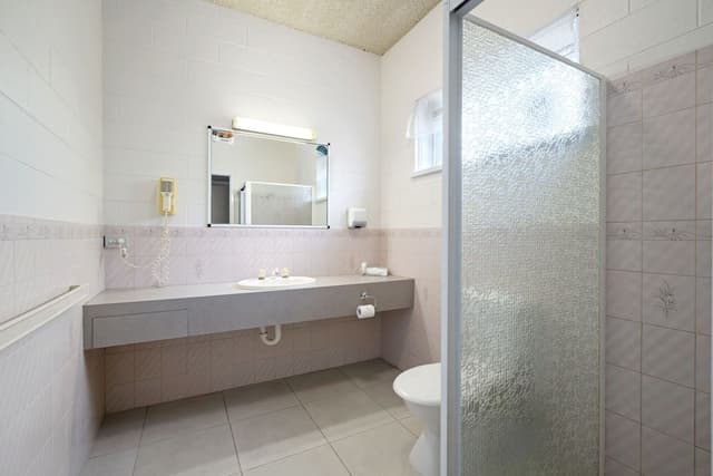 Deluxe Queen Suite