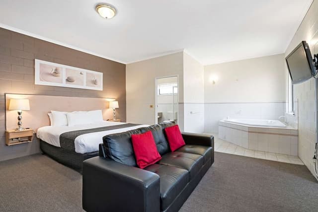 King Spa Room