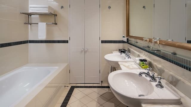 Suite, 1 King Bed with Sofa bed, Garden View (Homestead)