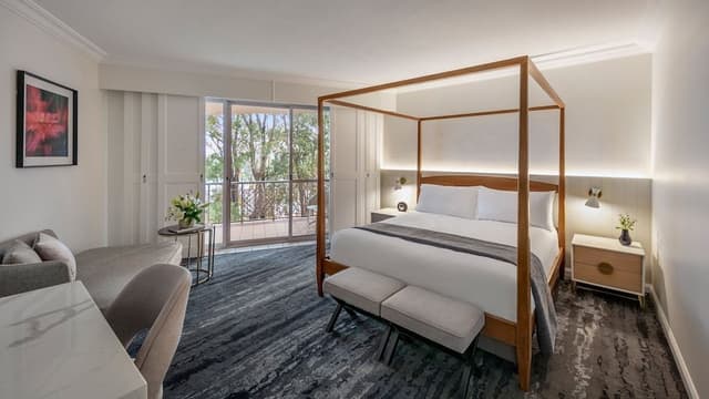 Suite, 1 King Bed with Sofa bed, Garden View (Homestead)