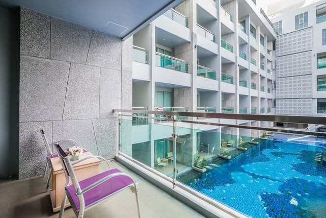 Deluxe Pool View Room