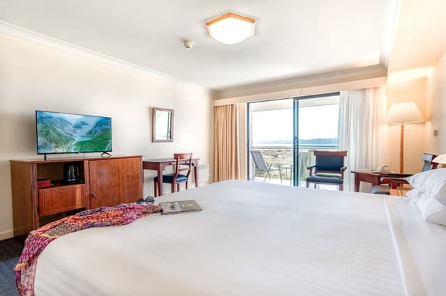 Water View King Room