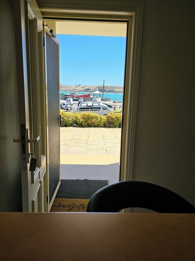 Premium Apartment, 1 King Bed, Bay View, Beachside