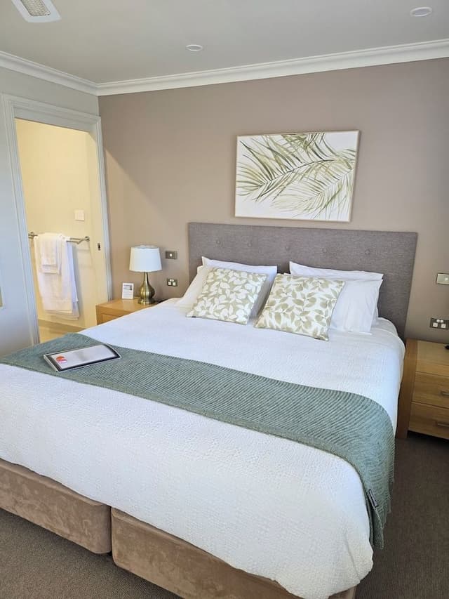 Premium Studio, 1 King Bed, Bay View, Beachside