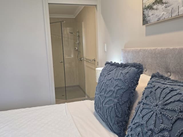 Premium Apartment, 1 King Bed, Bay View, Beachside