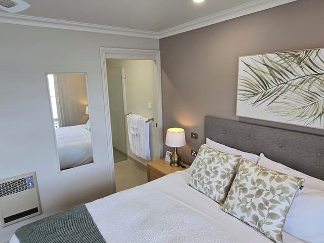 Premium Studio, 1 King Bed, Bay View, Beachside
