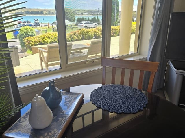Premium Apartment, 1 King Bed, Bay View, Beachside
