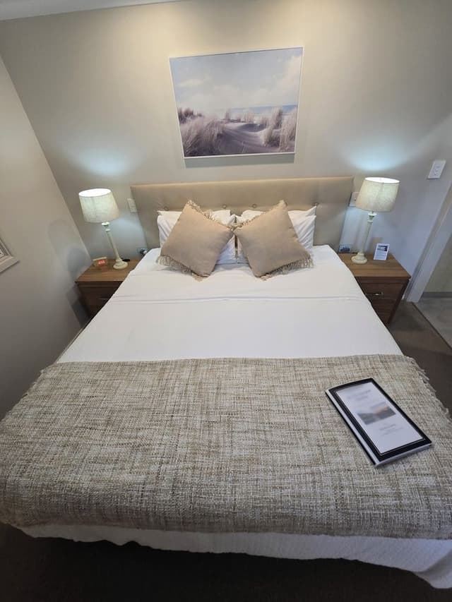 Premium Apartment, 1 King Bed, Bay View, Beachside
