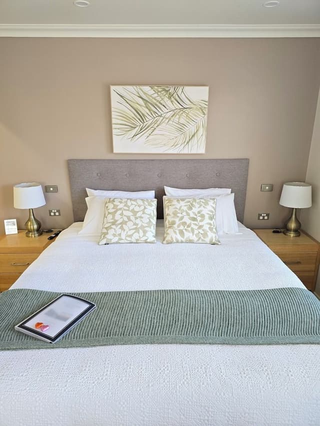Premium Studio, 1 King Bed, Bay View, Beachside