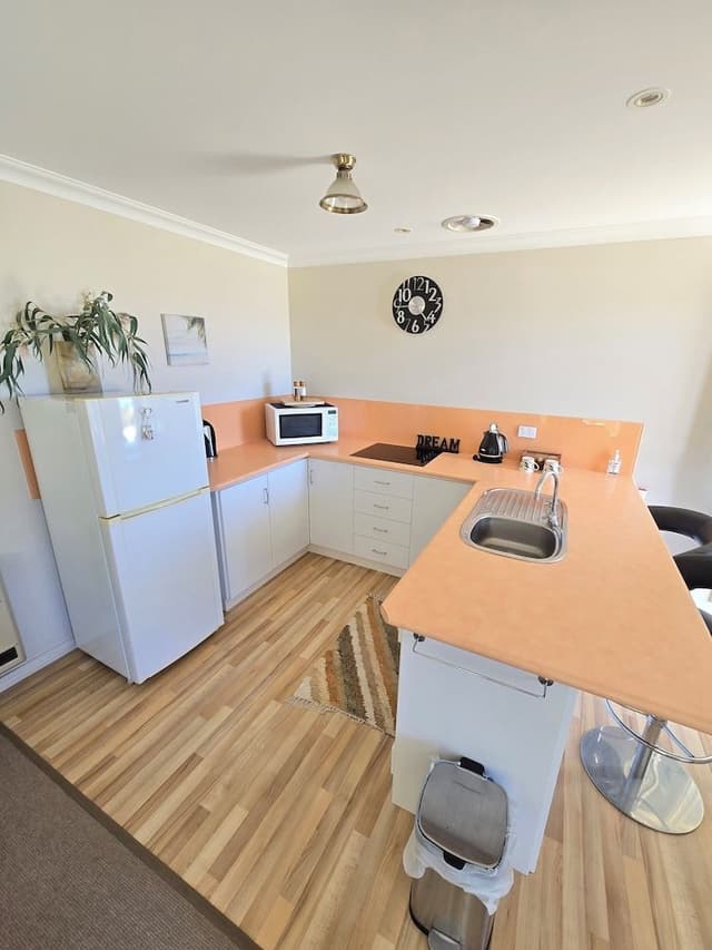 Premium Apartment, 1 King Bed, Bay View, Beachside
