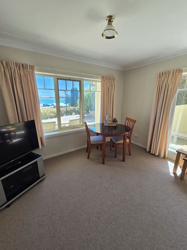 Premium Apartment, 1 King Bed, Bay View, Beachside