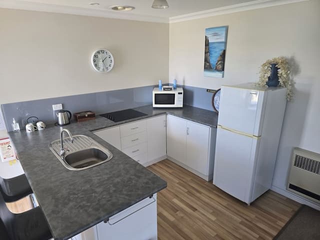 Premium Apartment, 1 King Bed, Bay View, Beachside