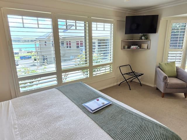 Premium Studio, 1 King Bed, Bay View, Beachside