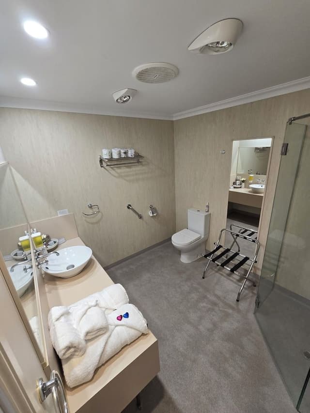 Premium Apartment, 1 King Bed, Bay View, Beachside