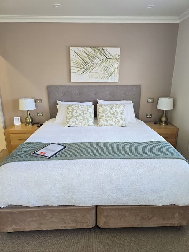 Premium Studio, 1 King Bed, Bay View, Beachside