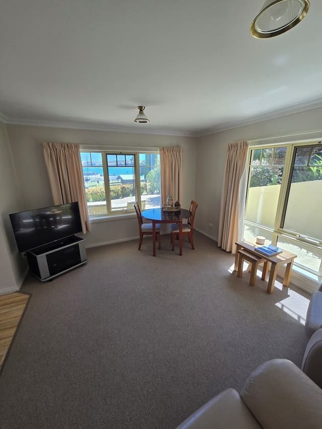 Premium Apartment, 1 King Bed, Bay View, Beachside