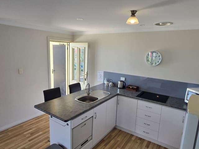 Premium Apartment, 1 King Bed, Bay View, Beachside