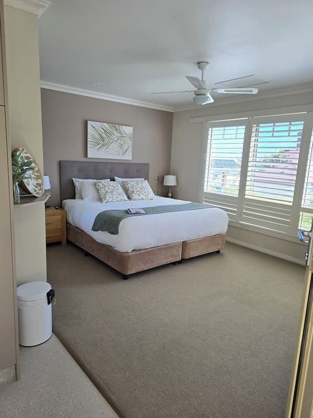 Premium Studio, 1 King Bed, Bay View, Beachside