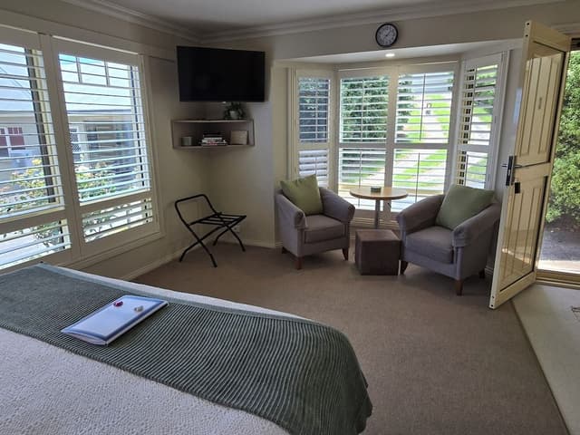 Premium Studio, 1 King Bed, Bay View, Beachside