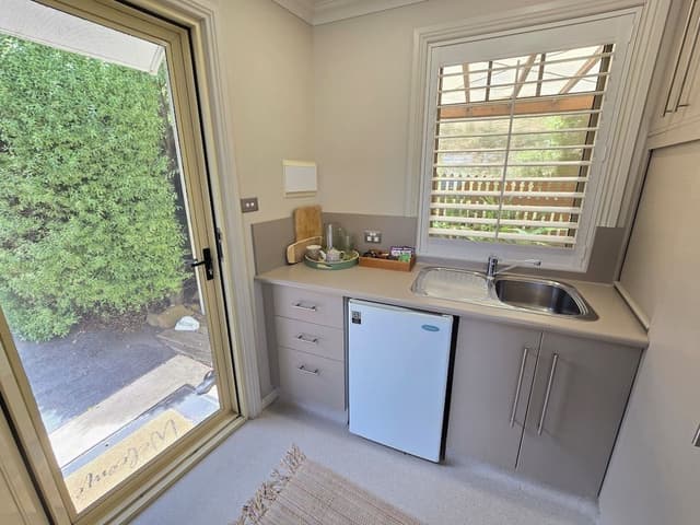Premium Studio, 1 King Bed, Bay View, Beachside