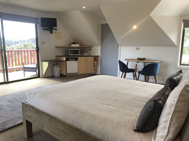 The Lovers Loft (Spa Suite)