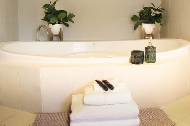 The Lovers Loft (Spa Suite)