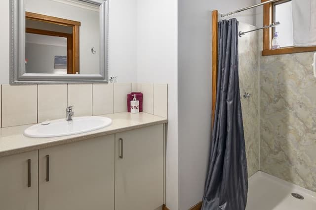 Superior 2 Bedrooms Garden Apartment