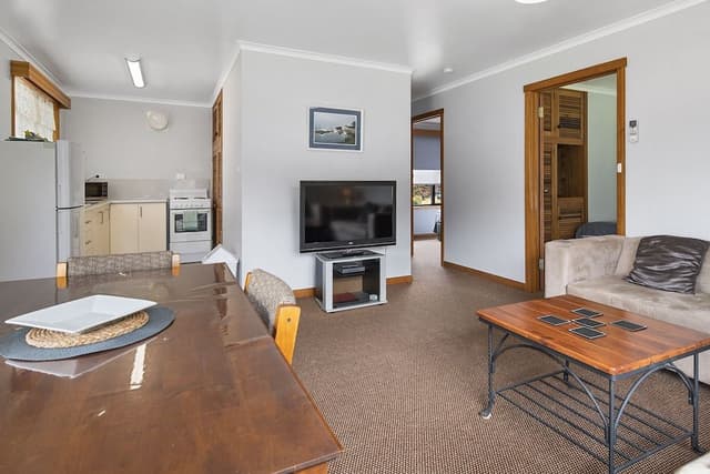 Superior 2 Bedrooms Garden Apartment