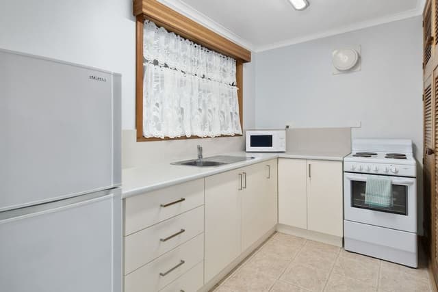 Superior 2 Bedrooms Garden Apartment