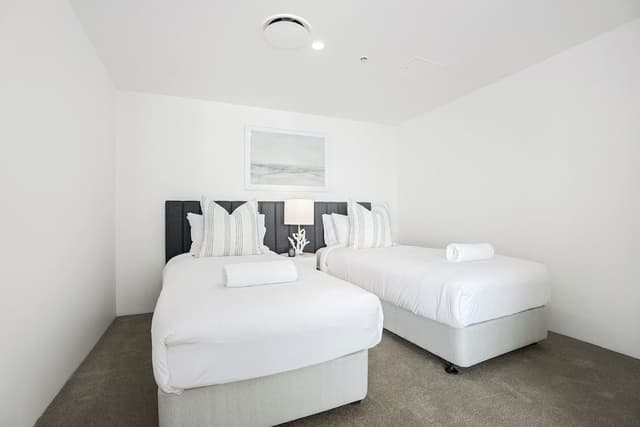 4 Bedroom Sub-Penthouse (North)