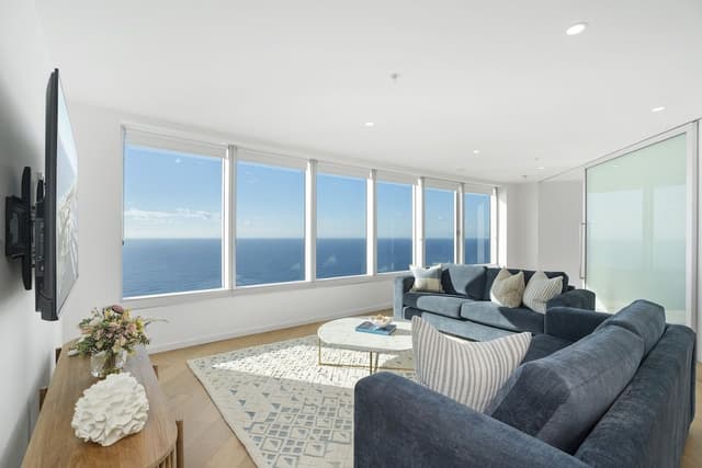 4 Bedroom Sub-Penthouse (North)
