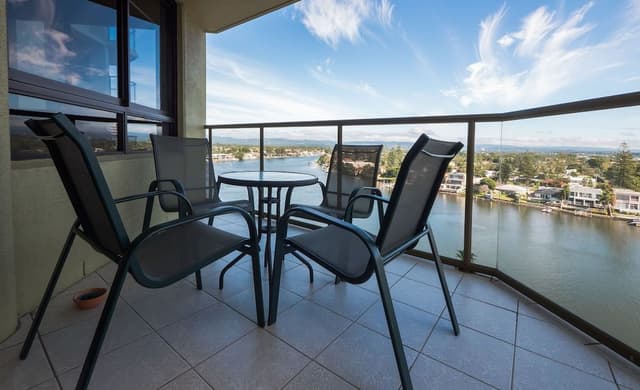 Riverfront View, 2 Bedrooms 2 Bathrooms Apartment with Balcony (2 Nights)