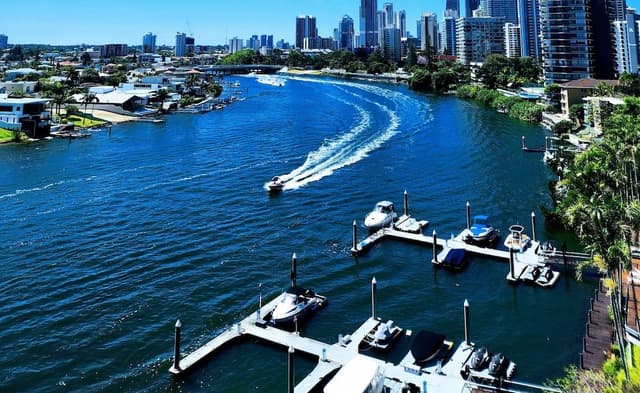 Riverfront View, 2 Bedrooms 2 Bathrooms Apartment with Balcony (2 Nights)