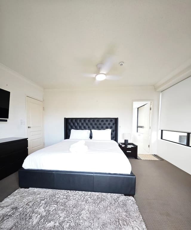 Riverfront View, 2 Bedrooms 2 Bathrooms Apartment with Balcony (2 Nights)