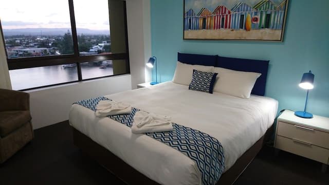 Riverfront View, 2 Bedrooms 2 Bathrooms Apartment with Balcony (2 Nights)