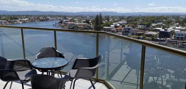 Riverfront View, 2 Bedrooms 2 Bathrooms Apartment with Balcony (2 Nights)