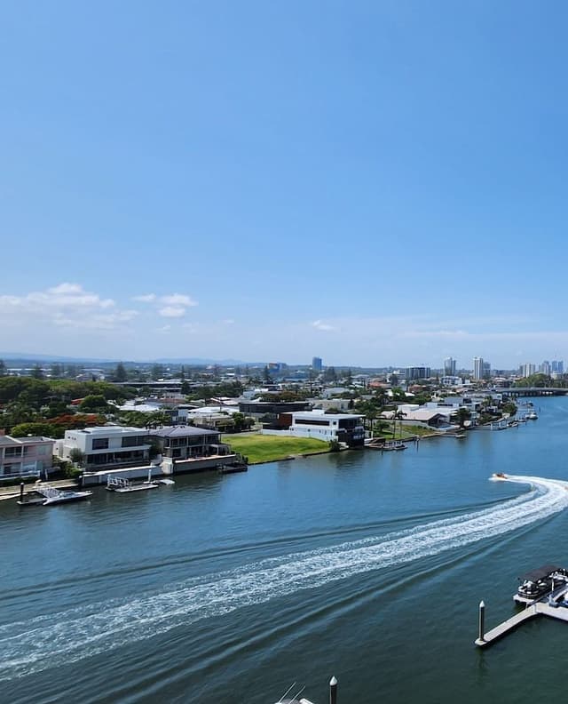 Riverfront View, 2 Bedrooms 2 Bathrooms Apartment with Balcony (2 Nights)
