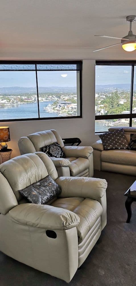Riverfront View, 2 Bedrooms 2 Bathrooms Apartment with Balcony (2 Nights)