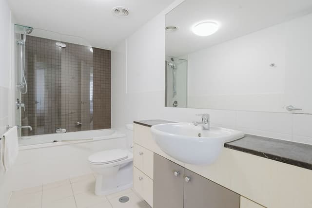 2 Bedroom 2 Bathroom Apartment