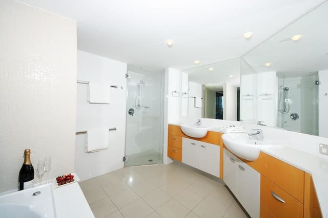 3 Bedroom 2 Bathroom Sub Penthouse