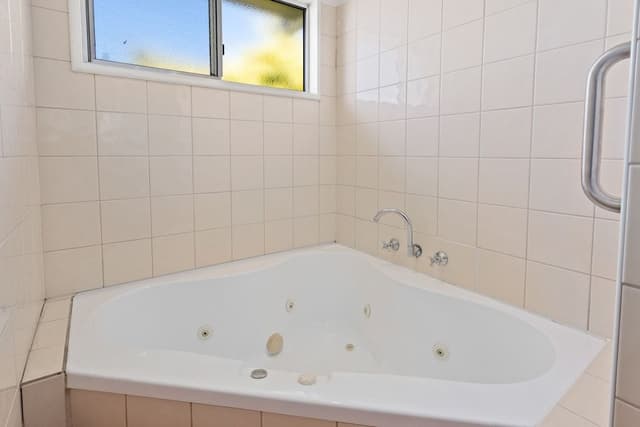 Standard Queen Room - Spa Bath