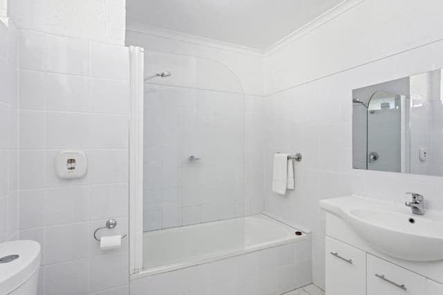 Standard Queen Room - First Floor