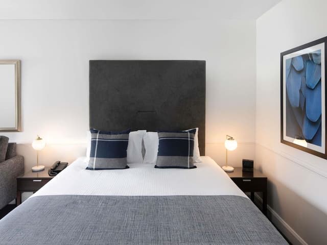 Superior Room (Bath & Balcony)