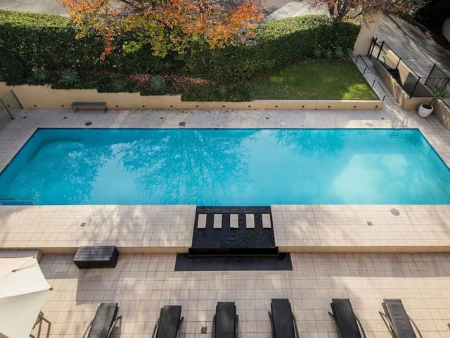 Superior Room (Bath & Balcony)