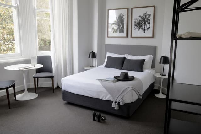 Superior Queen Suite, 1 Queen Bed