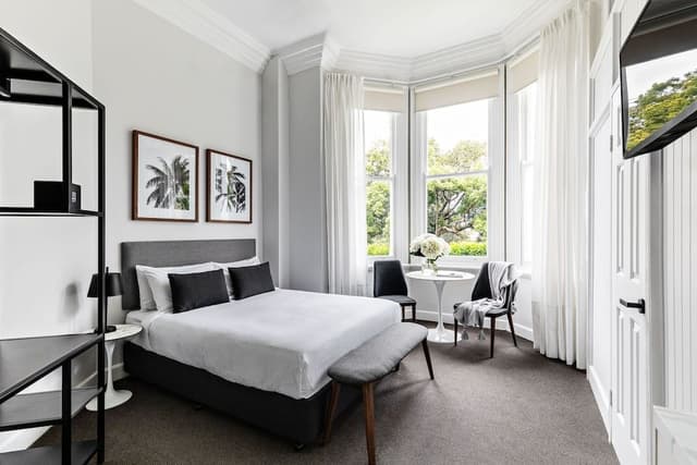 Superior Queen Suite, 1 Queen Bed