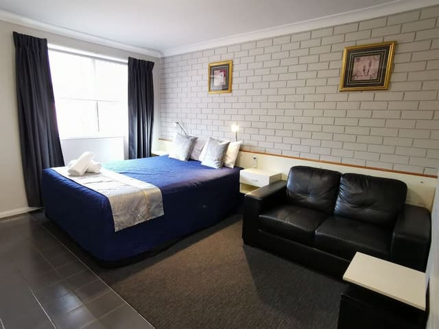 Standard Room (Std Queen Room)