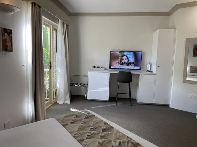 Luxury Queen Balcony Room