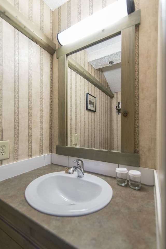 Apartment, 1 bedroom on the lower level of fourplex unit