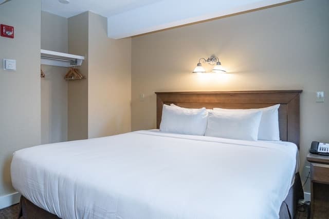 Standard Room, 1 King Bed